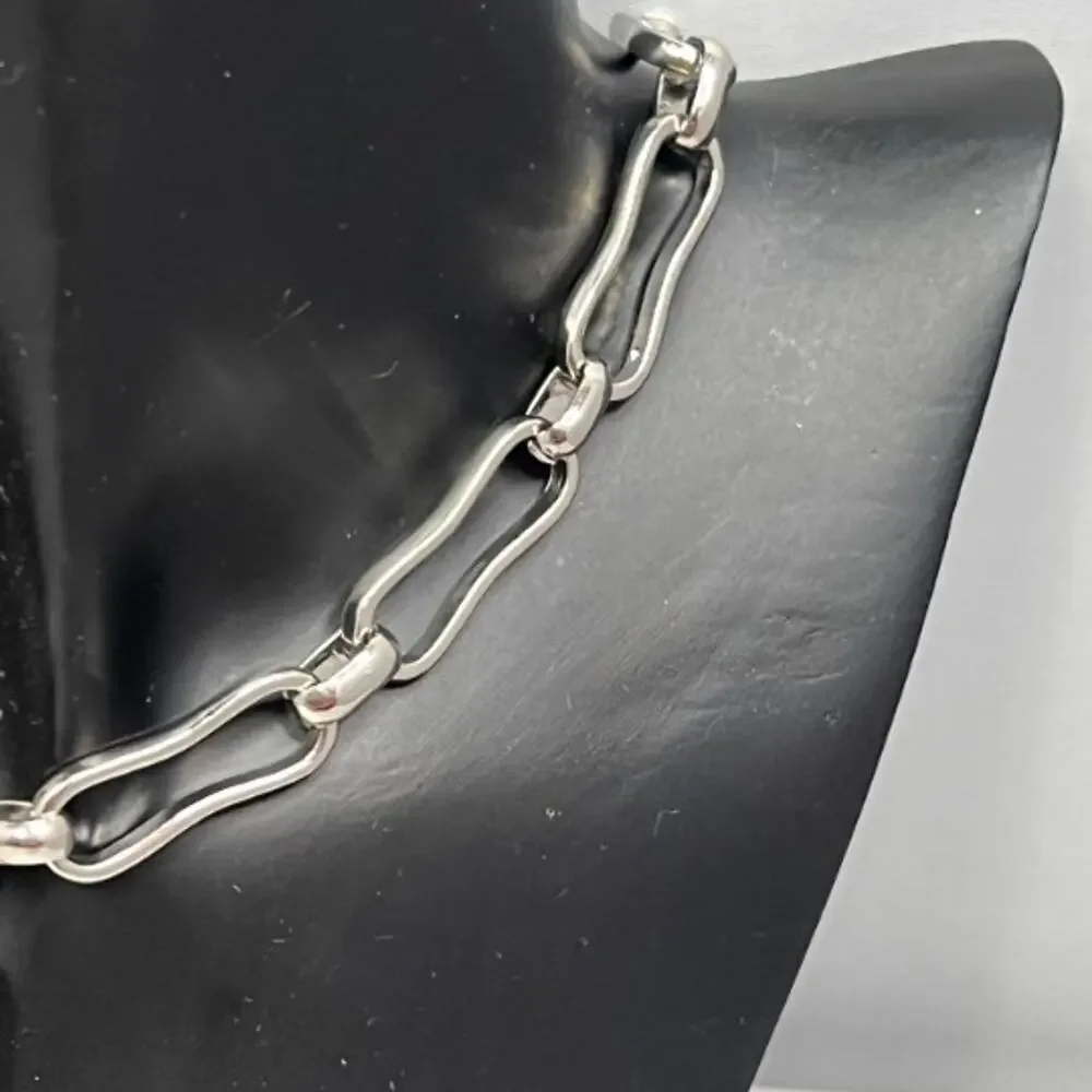 Ballet silver and blue metal link necklace